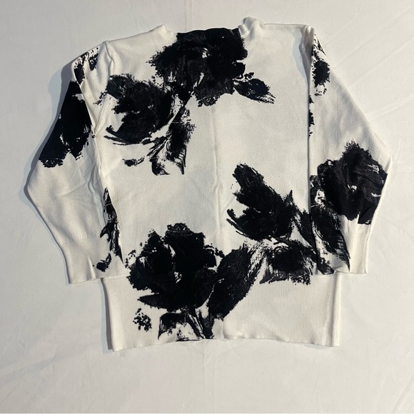 White House Black Market Black and White Artistic Cardigan - Picture 7 of 9